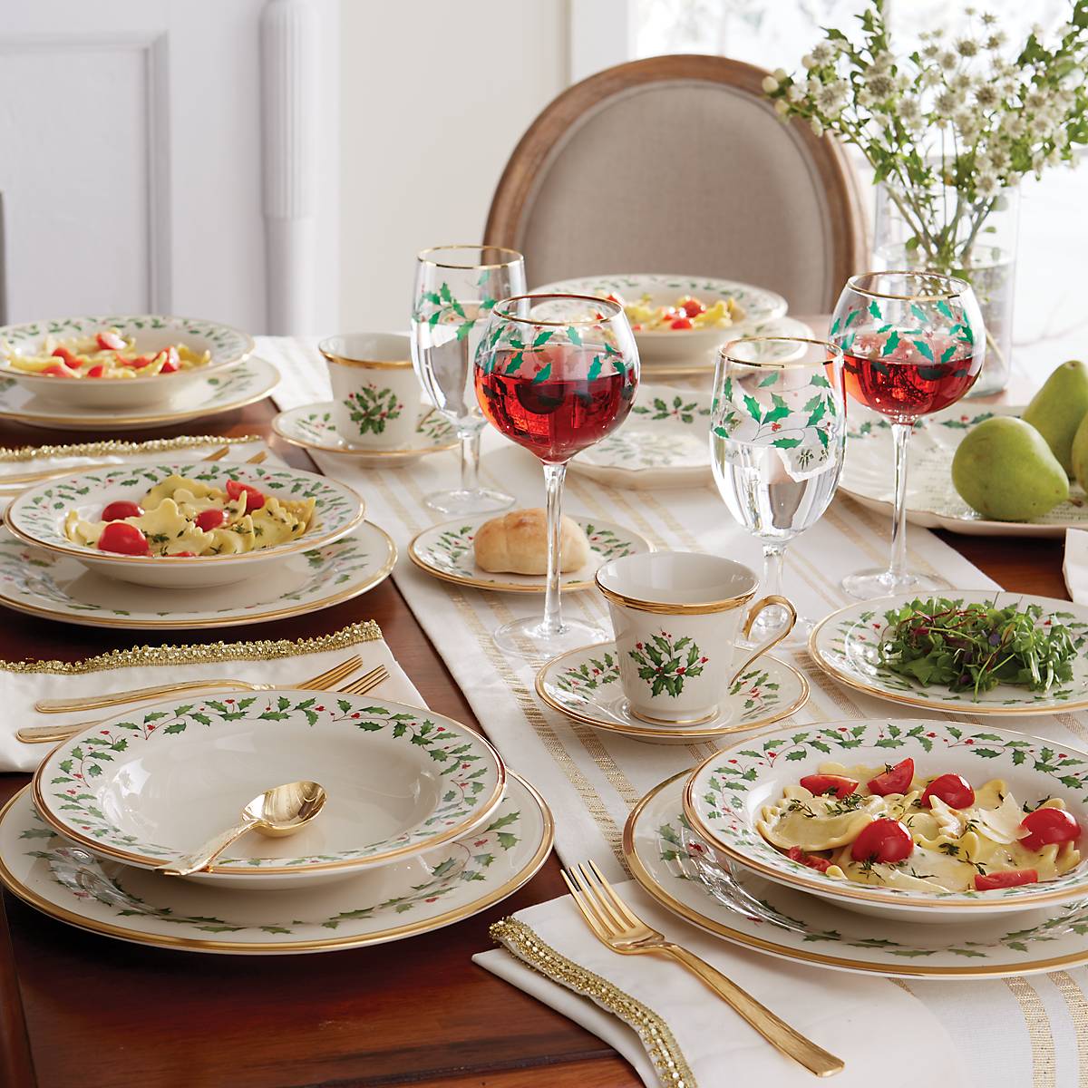 Holiday 12-Piece Plate & Mug Dinnerware Set