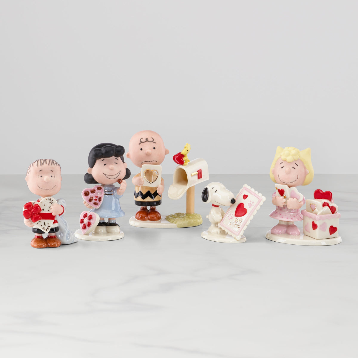 Peanuts 5-Piece Valentine's Figurine Set