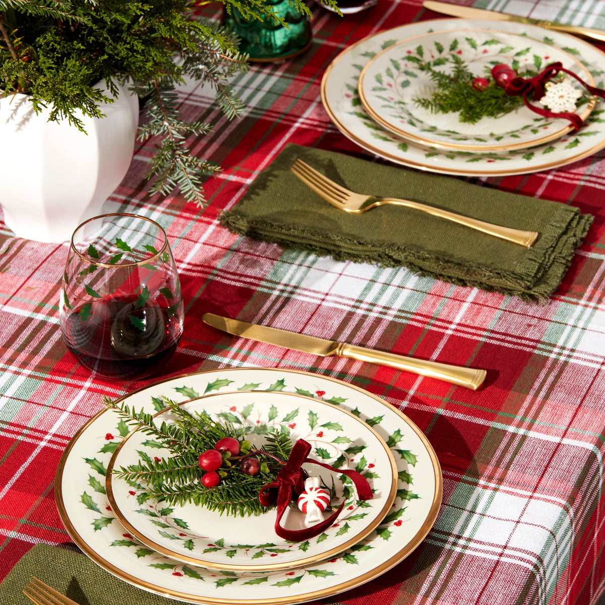 Holiday 12-Piece Plate & Bowl Set