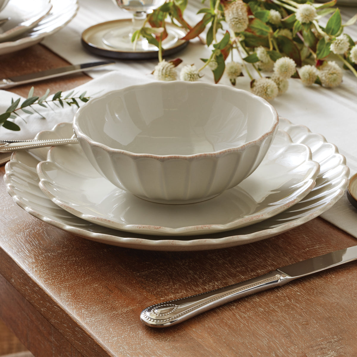 French Perle Scallop White 18-Piece Dinnerware Set